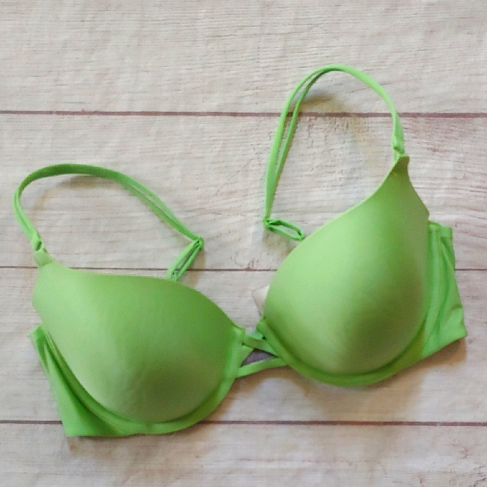 💎‎ Victoria's Secret Green Molded Cup Underwire Bra